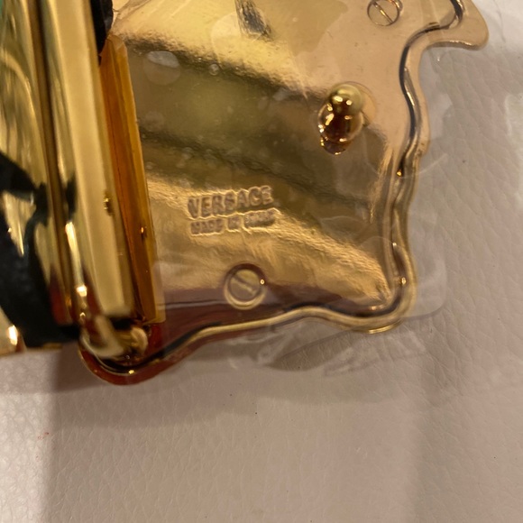- New VersaceMen's Medusa Head Buckle Reversible Leather Belt. Sz 34 $595 - Picture 5 of 7